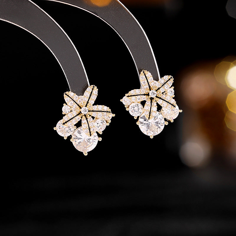 Flower stud earrings