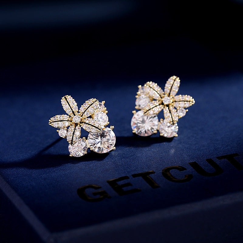 Flower stud earrings